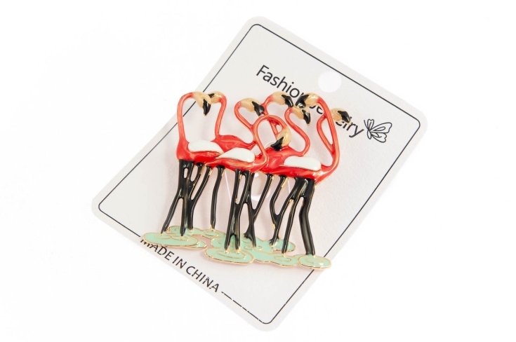 Elegancka broszka flamingi